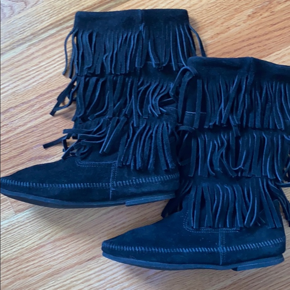 MINNETONKA Black Fringe Boots - Picture 3 of 4